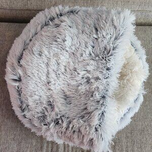 LARGE ROUND, PLUSH CAT BED